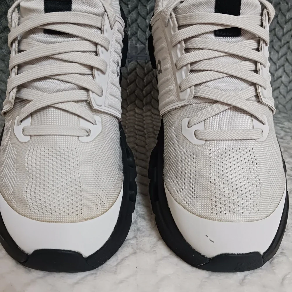 On Cloudswift Wolf Black Youth Walking Running Sneakers Shoes Size 5.5Y